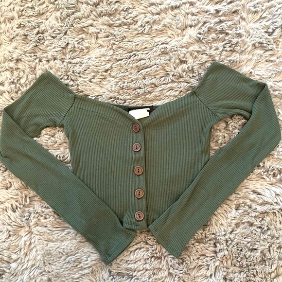 Fashion Nova Tops - CROP GREEN BUTTON DOWN LONG SLEEVE